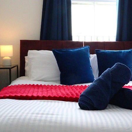 Brand New Modern Apartments Steps From Gloucester Quays מראה חיצוני תמונה