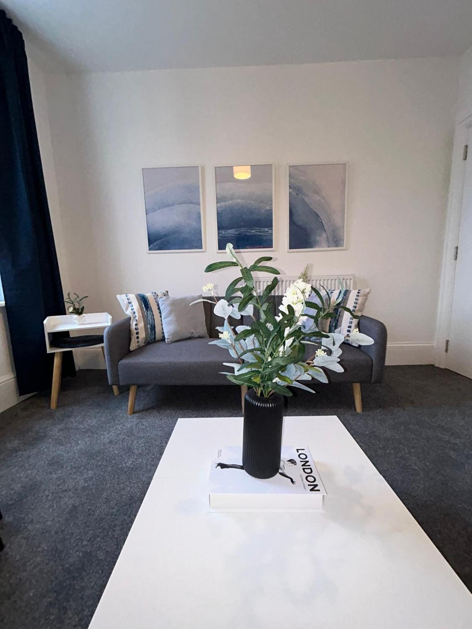 Brand New Modern Apartments Steps From Gloucester Quays מראה חיצוני תמונה