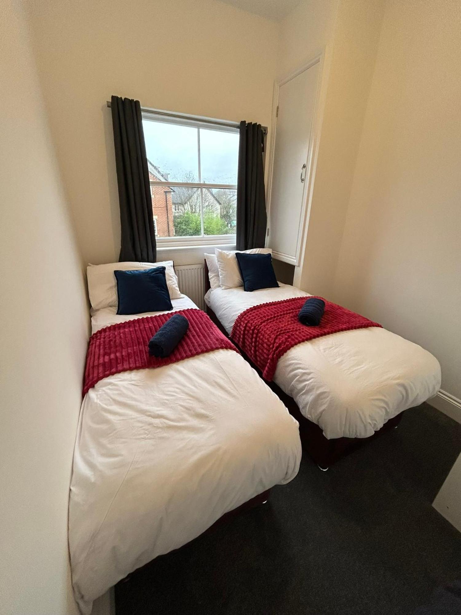 Brand New Modern Apartments Steps From Gloucester Quays מראה חיצוני תמונה