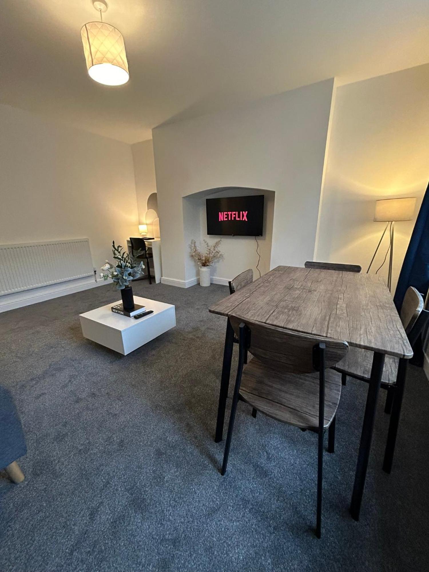 Brand New Modern Apartments Steps From Gloucester Quays מראה חיצוני תמונה