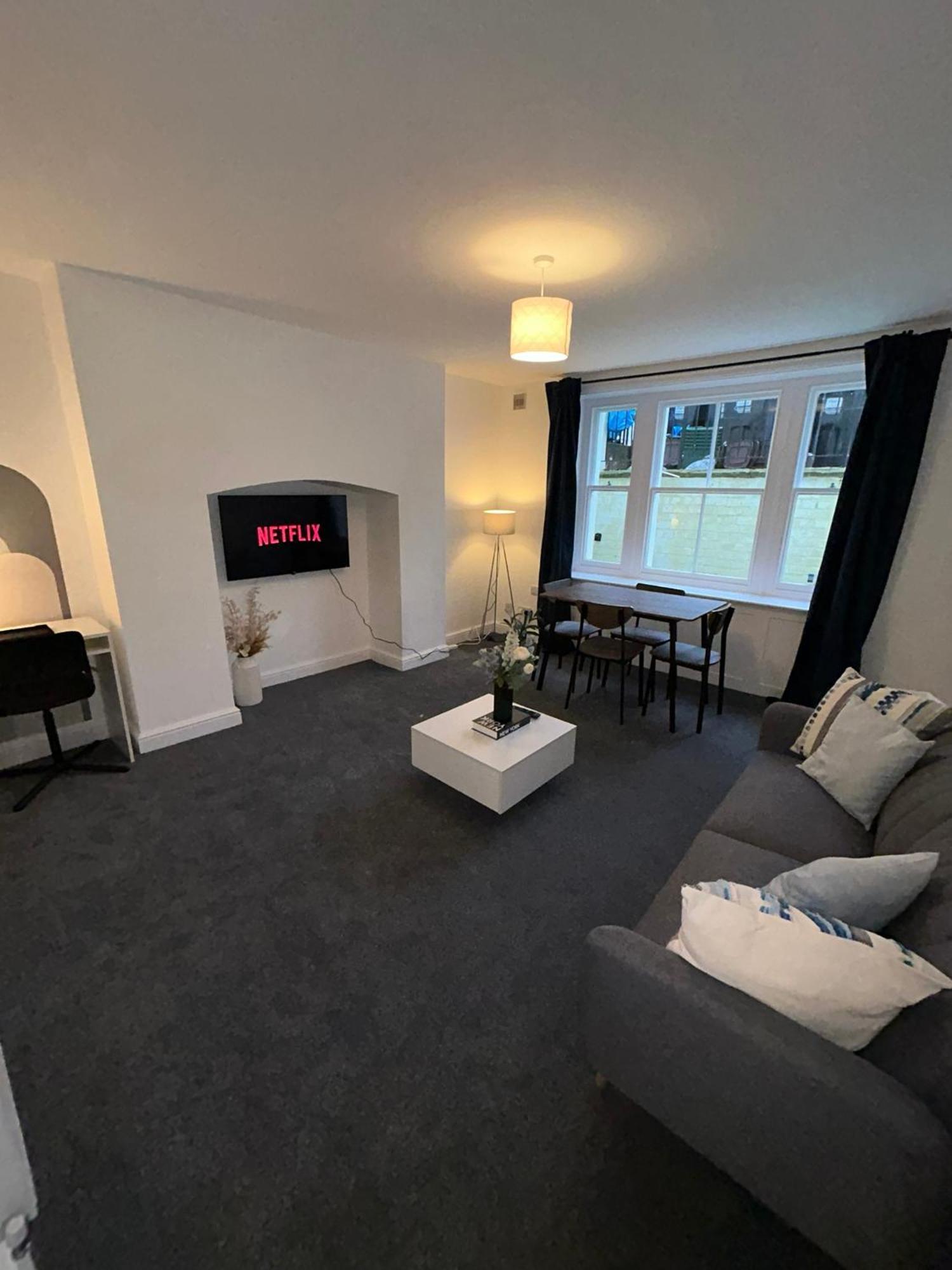 Brand New Modern Apartments Steps From Gloucester Quays מראה חיצוני תמונה