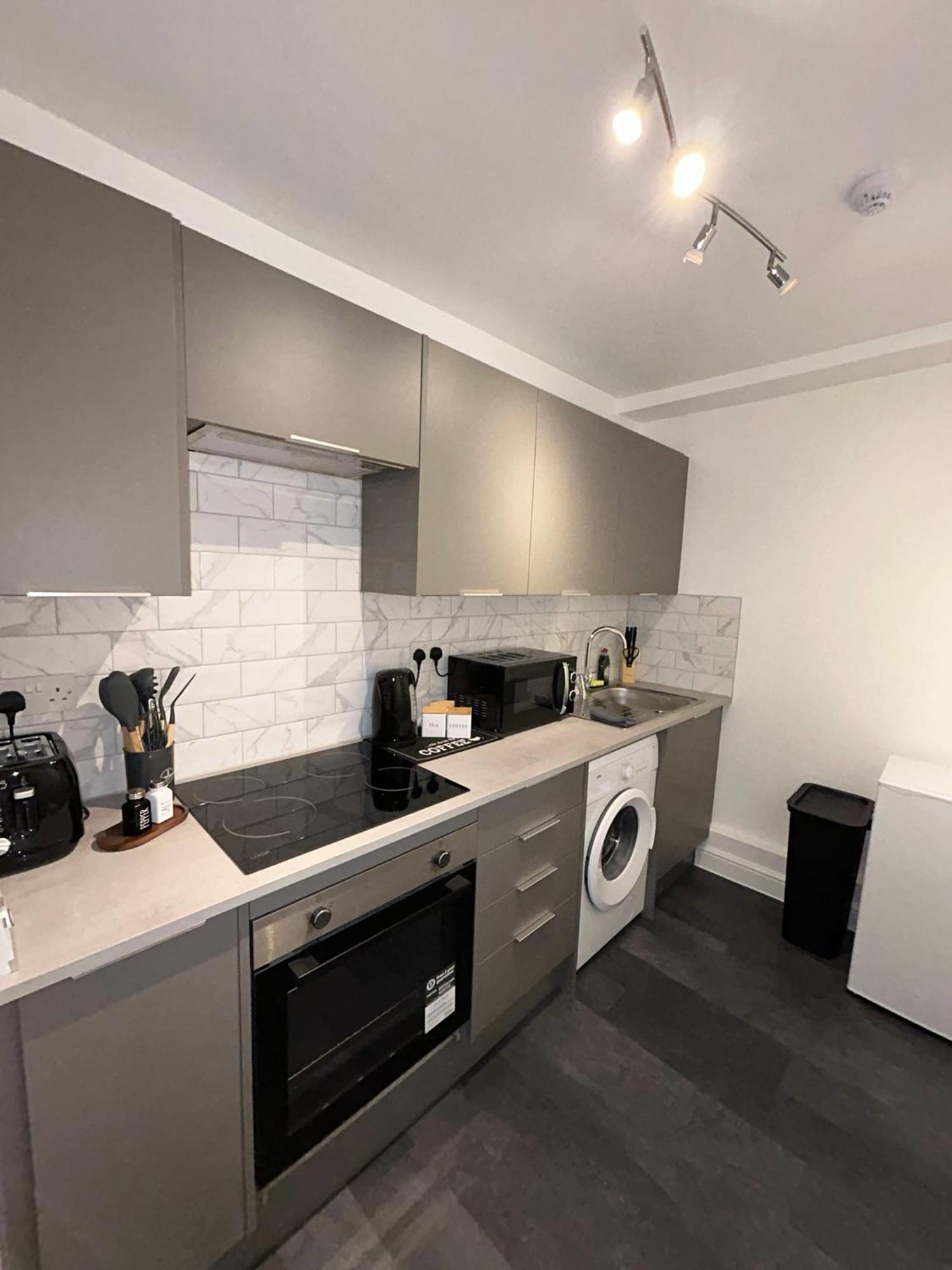 Brand New Modern Apartments Steps From Gloucester Quays מראה חיצוני תמונה