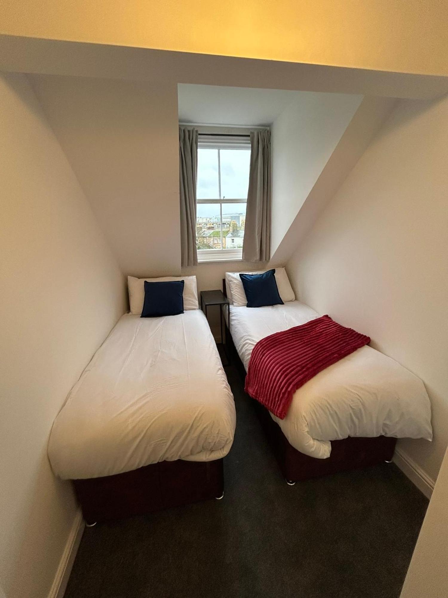 Brand New Modern Apartments Steps From Gloucester Quays מראה חיצוני תמונה