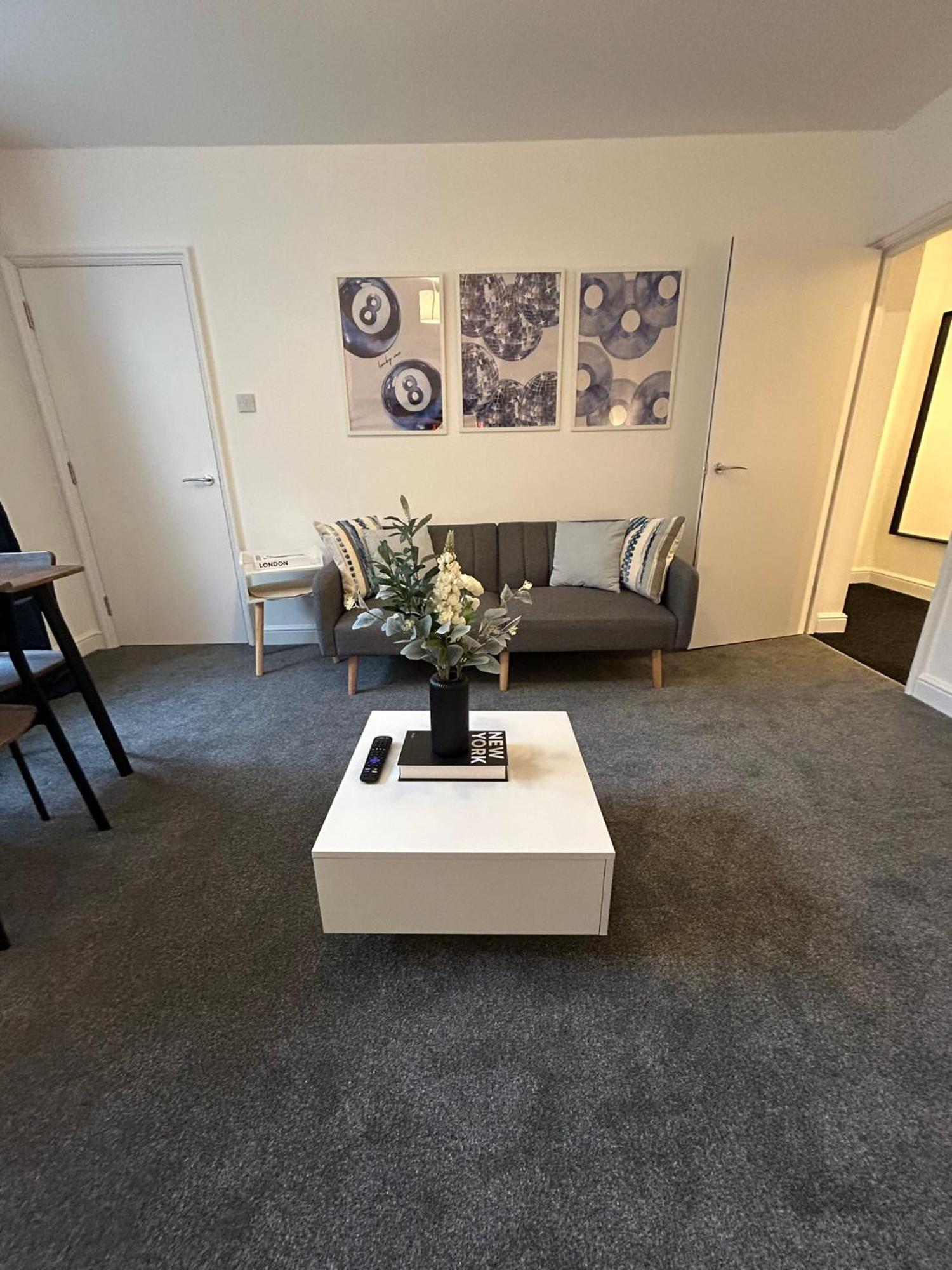 Brand New Modern Apartments Steps From Gloucester Quays מראה חיצוני תמונה