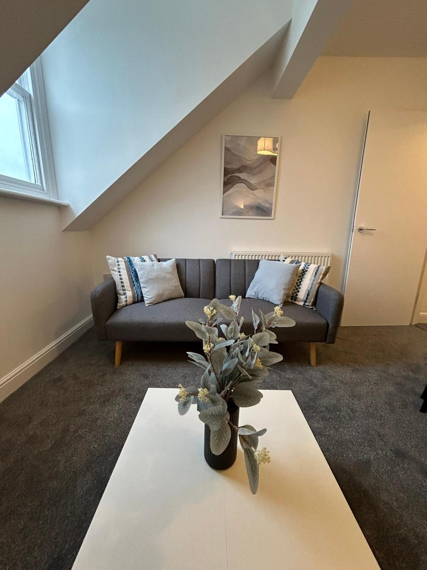 Brand New Modern Apartments Steps From Gloucester Quays מראה חיצוני תמונה