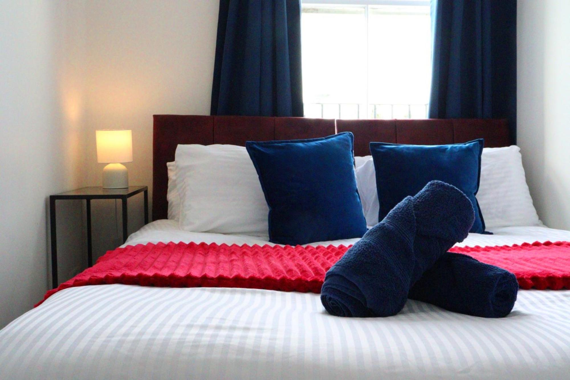 Brand New Modern Apartments Steps From Gloucester Quays מראה חיצוני תמונה