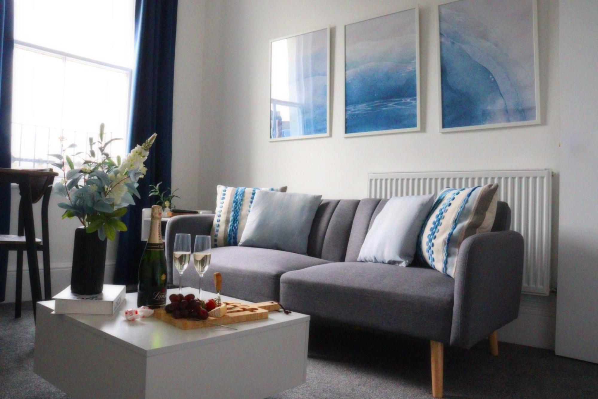 Brand New Modern Apartments Steps From Gloucester Quays מראה חיצוני תמונה
