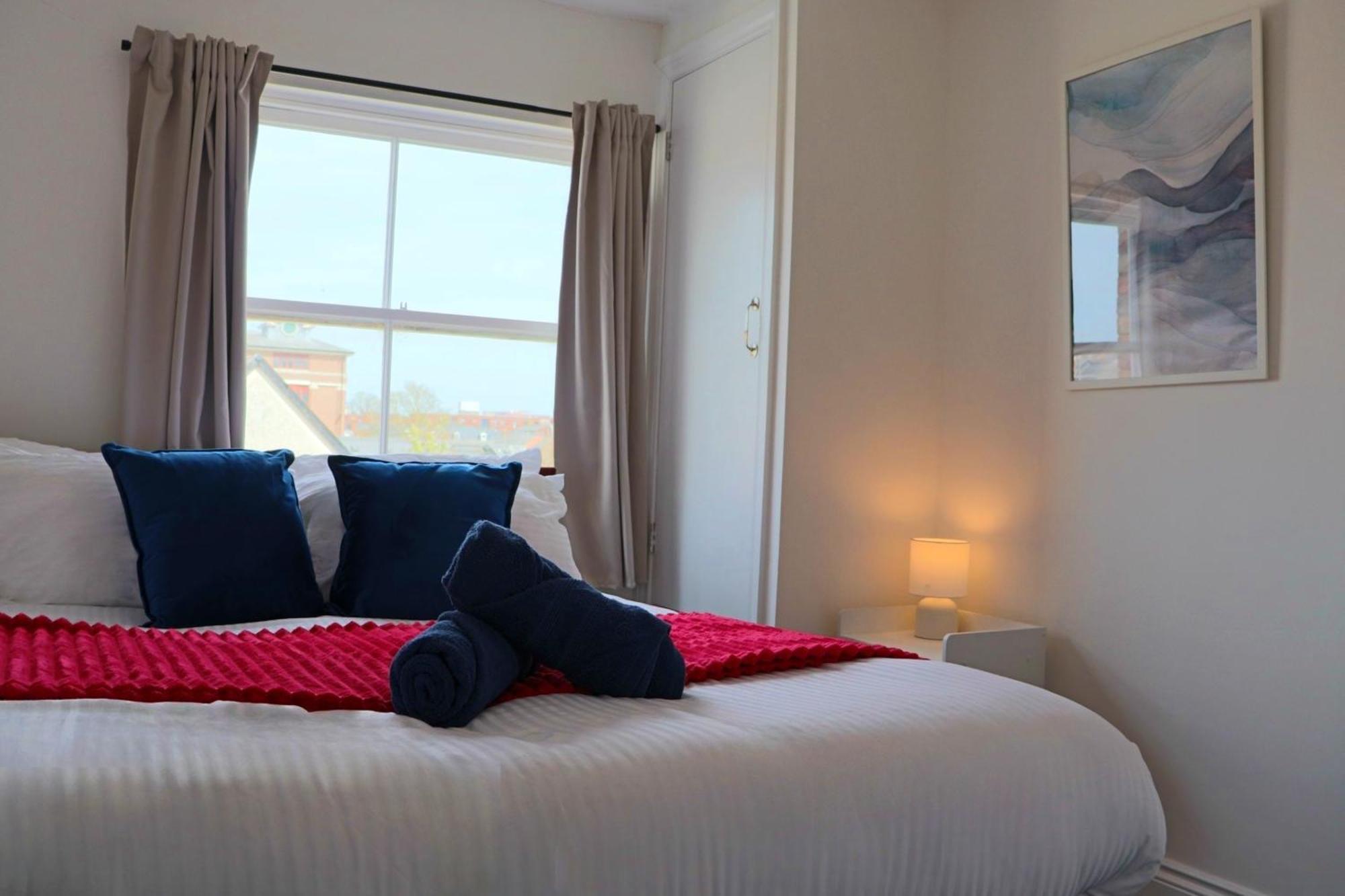 Brand New Modern Apartments Steps From Gloucester Quays מראה חיצוני תמונה