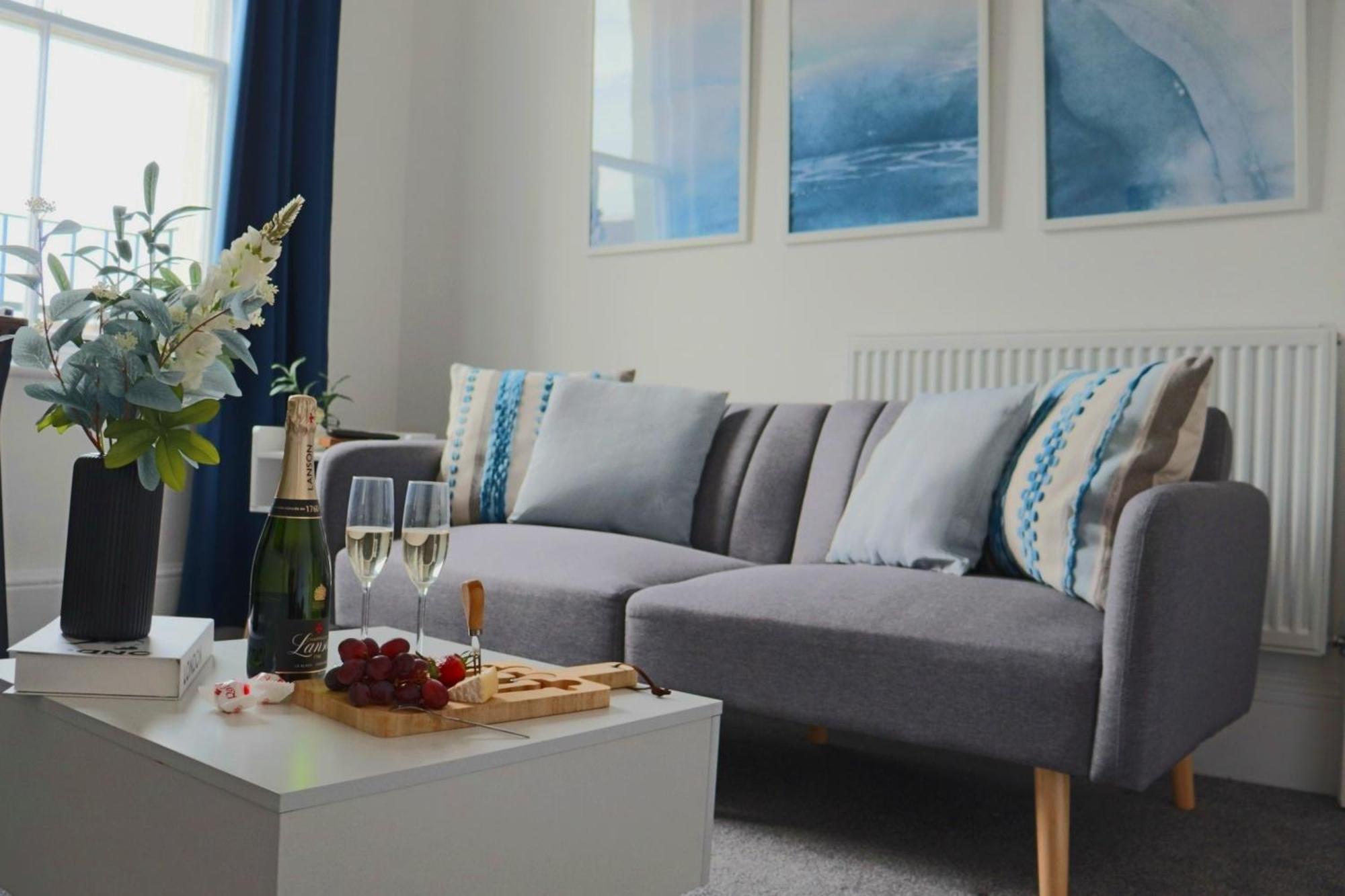 Brand New Modern Apartments Steps From Gloucester Quays מראה חיצוני תמונה