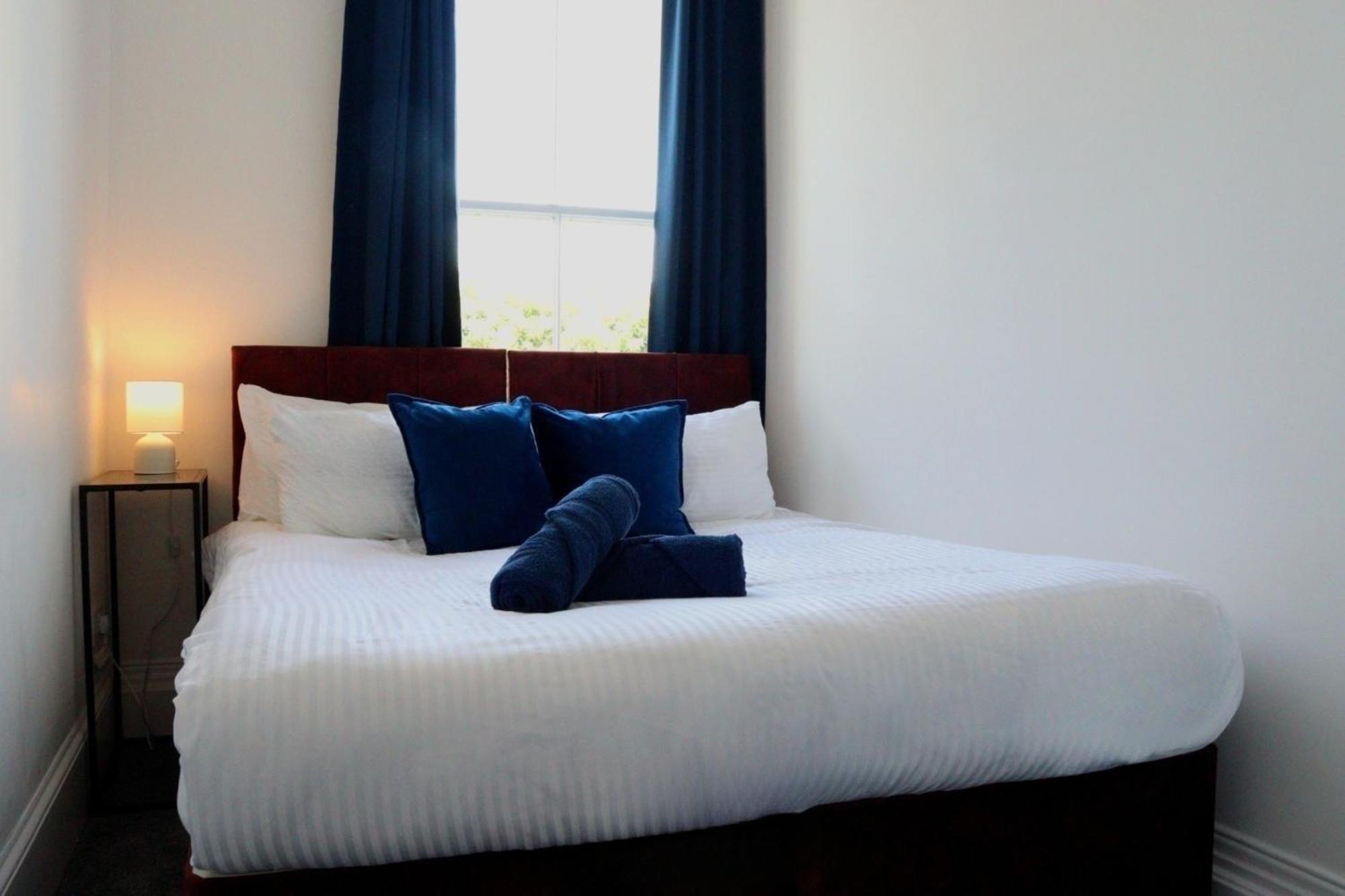 Brand New Modern Apartments Steps From Gloucester Quays מראה חיצוני תמונה