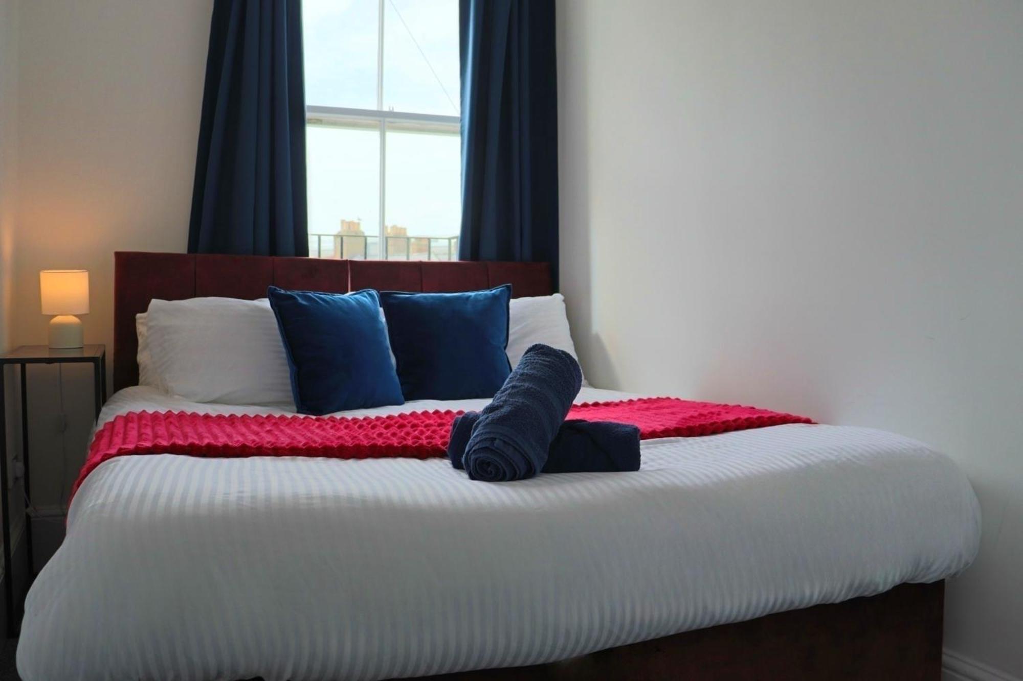 Brand New Modern Apartments Steps From Gloucester Quays מראה חיצוני תמונה