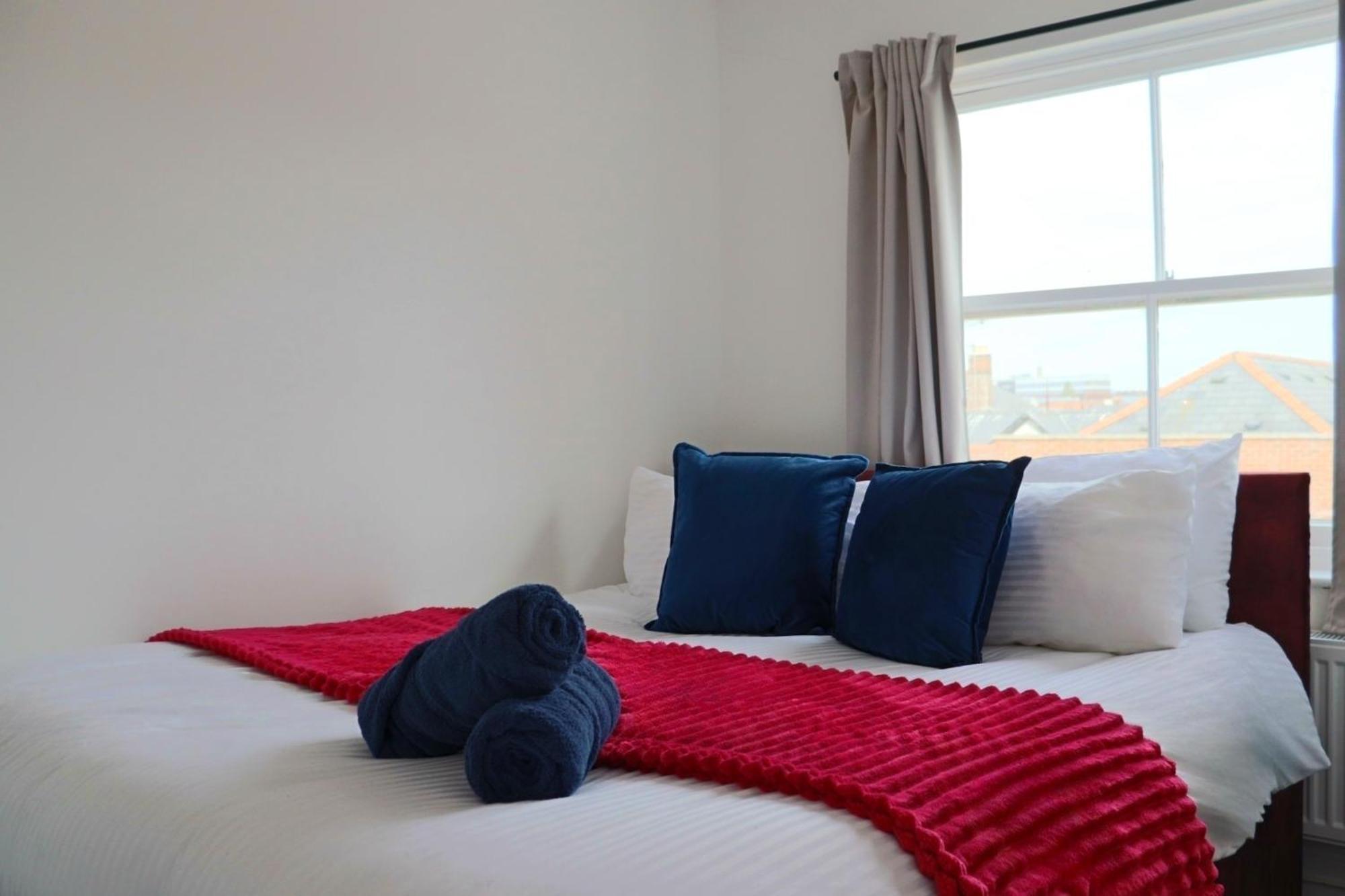 Brand New Modern Apartments Steps From Gloucester Quays מראה חיצוני תמונה