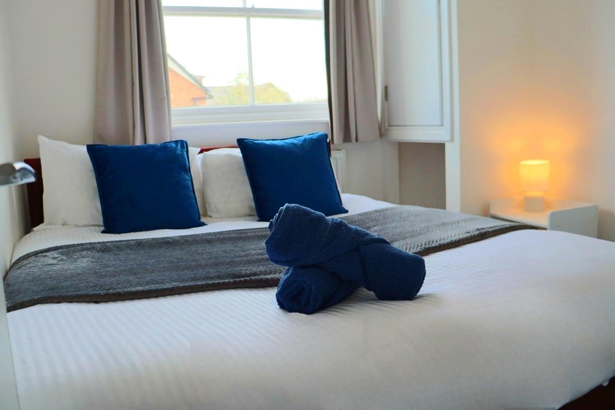 Brand New Modern Apartments Steps From Gloucester Quays מראה חיצוני תמונה