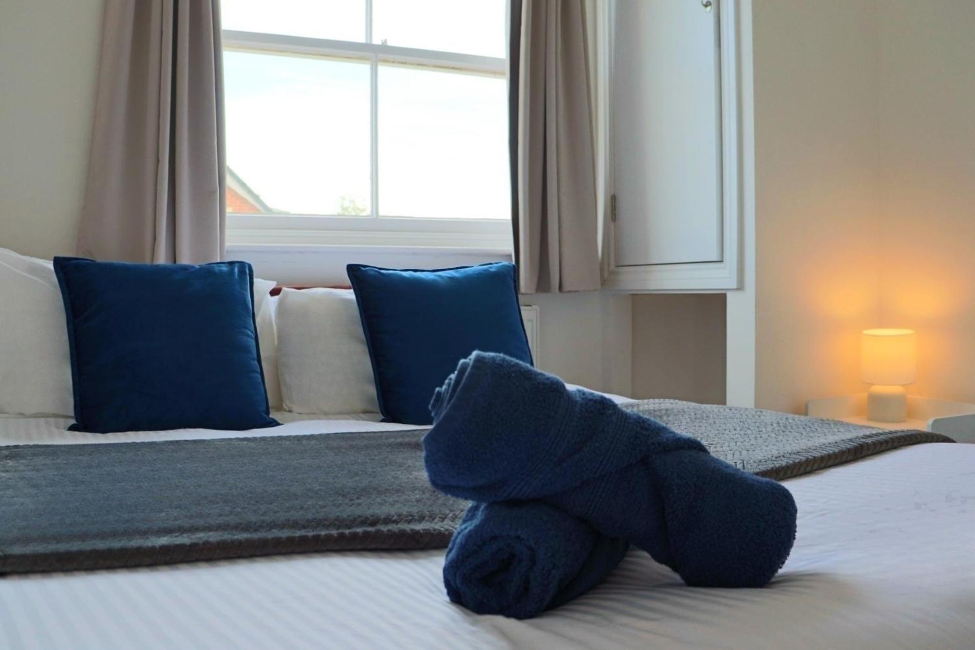 Brand New Modern Apartments Steps From Gloucester Quays מראה חיצוני תמונה