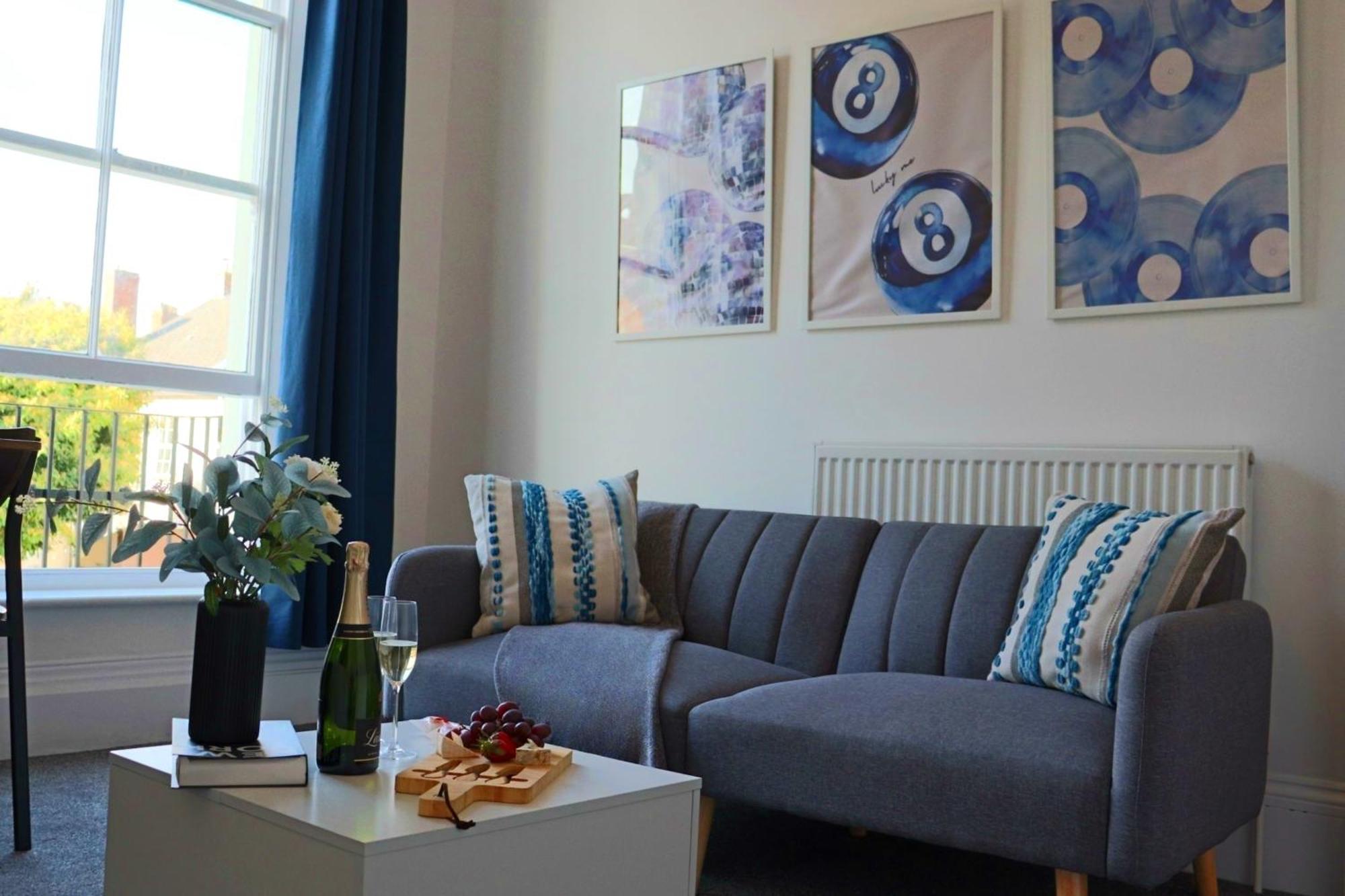 Brand New Modern Apartments Steps From Gloucester Quays מראה חיצוני תמונה