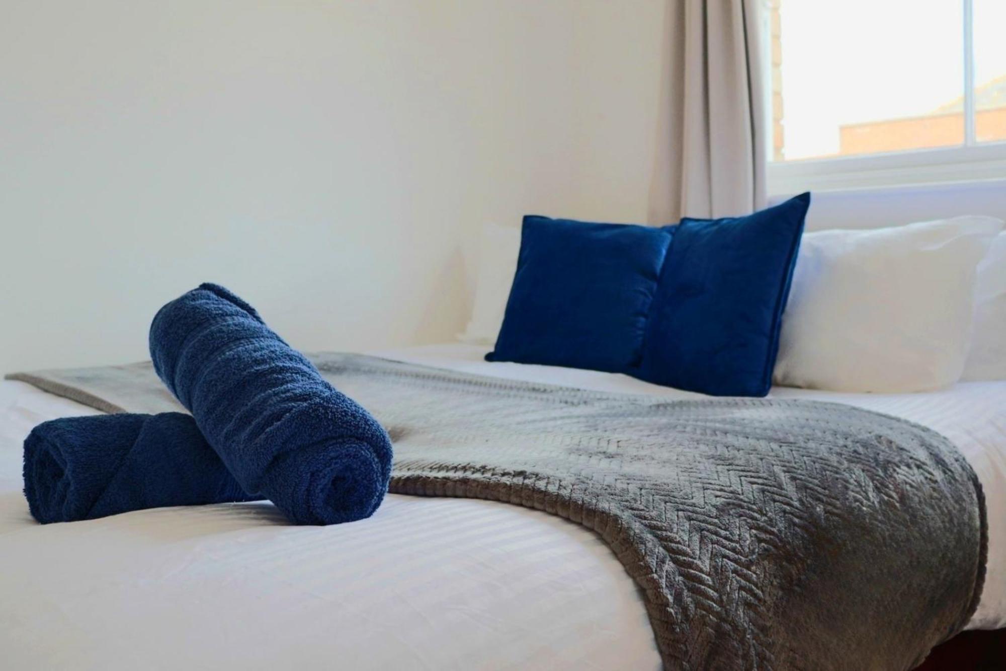 Brand New Modern Apartments Steps From Gloucester Quays מראה חיצוני תמונה